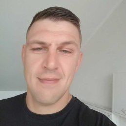 Andrej, 39, 