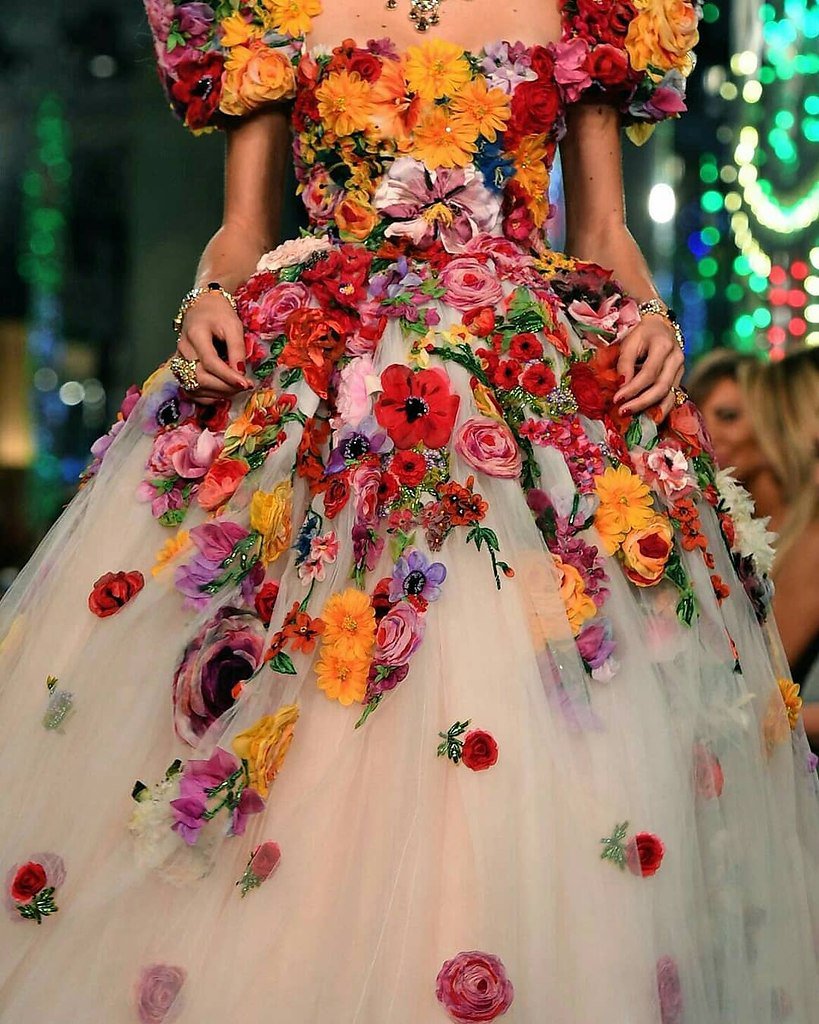 #@sewing_school. 