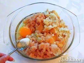 «Стожки» с куриным фаршем.Ингредиенты:Для 6-ти котлет:•500 г куриных грудок (2 средние грудки)•1 ... - 3