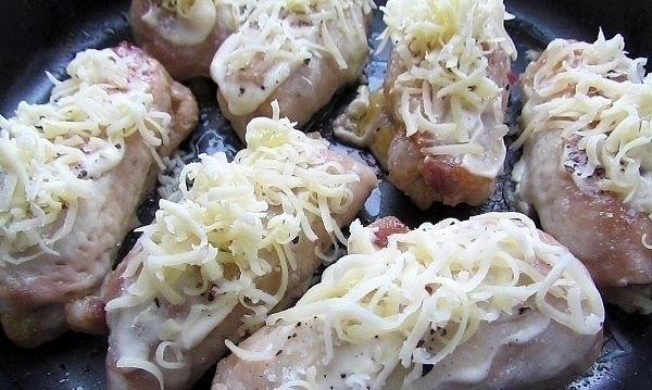 Рулетики из свинины с ананасами и сыром.Ингредиенты:Свиная вырезка с тонкой жировой прослойкой - 1 ... - 8