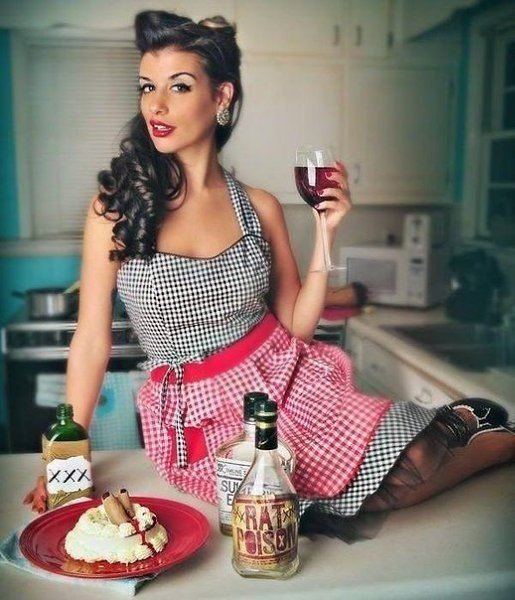 Самая страшная работа - это домохозяйка… Зарплаты нет! Выходных нет! Отпуска нет! Пораньше не ...