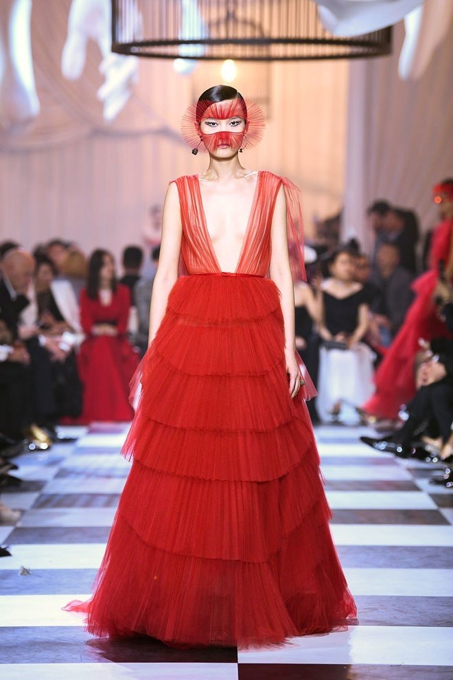 #_@sewing_https://fotostrana.ru/away?to=/sl/pFO2 making of the pleated dress from the Dior haute couture show, step by ...