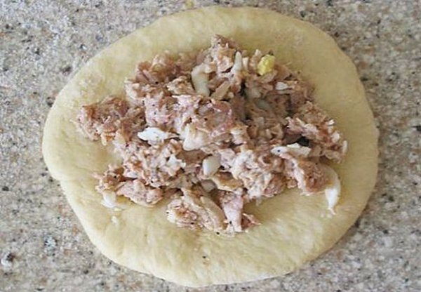 Пирожки с курицей.Побалуйте семью вкусными пирожками с начинкой из курицы! Отличное блюдо к горячему ... - 3