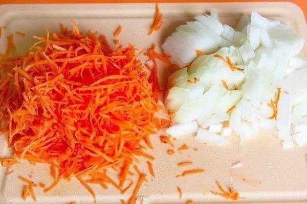 Солянка мясная сборная.Ингредиенты:Филе куриное — 200–250 гИзделия мясные — 350 гИзделия колбасные — ... - 2