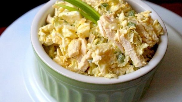 Салат из пекинской капусты с курицей.• Пекинская капуста - 300 г• Куриное филе - 300 г• Огурец - 1 ...