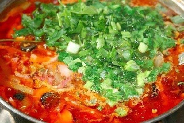 Солянка мясная сборная.Ингредиенты:Филе куриное — 200–250 гИзделия мясные — 350 гИзделия колбасные — ...