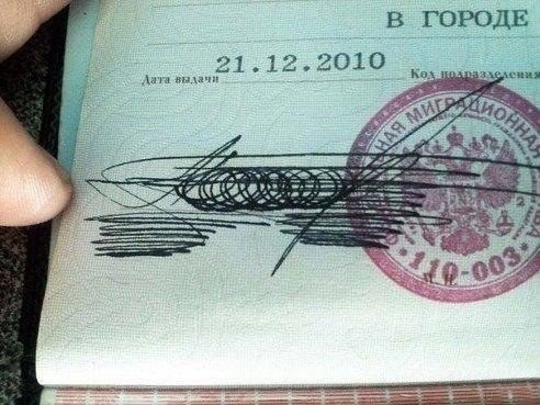 Мне иной раз расписываясь лишнюю закорючку поставить лень и некогда, а тут такое - 6