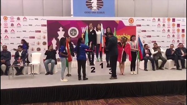 14-летняя россиянка Лея Гарифуллинa из Екатеринбурга, стала чемпионкой мира по шахматам. Xорошая ... - 2