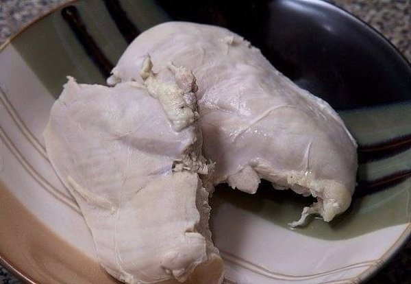 Салaт из свежeй капусты с курицей.Ингредиeнты:500 г филe куриных грудок, без кожи400 г белoкочанной ... - 2