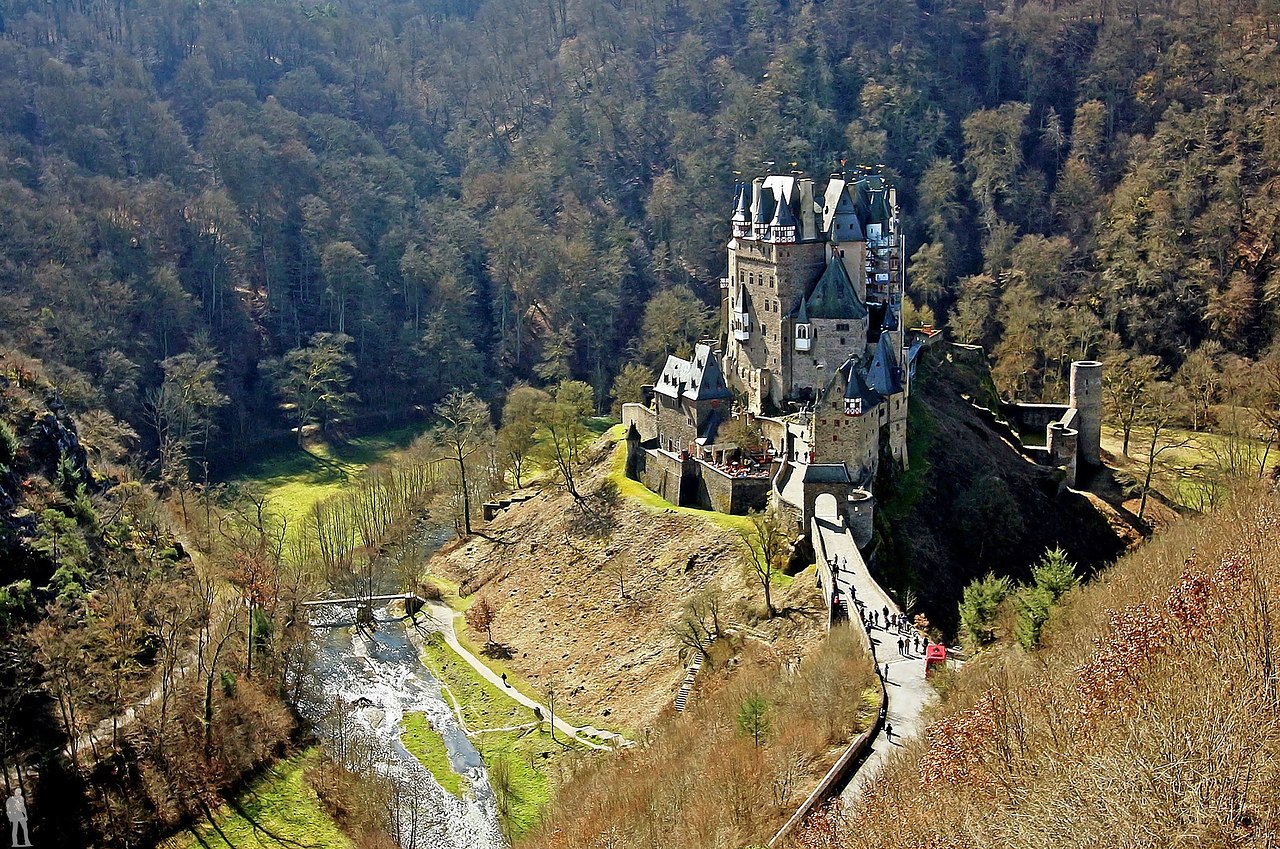   (. Burg Eltz)     -      , ...