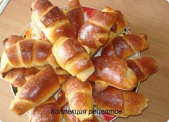 Очень простой рецепт рогаликов. Тесто получается сдобным и, что самое главное, не надо ждать пока ...