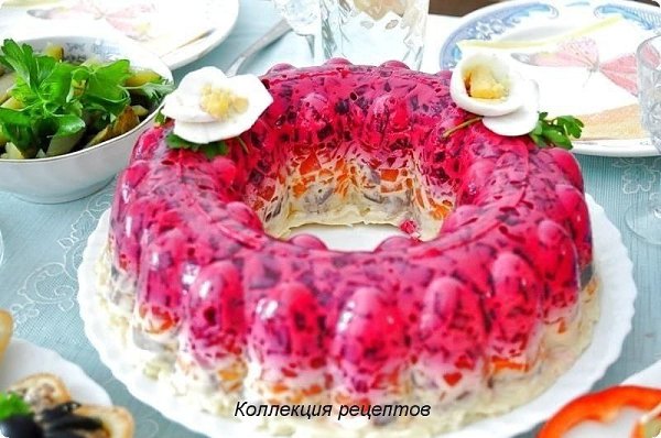 ВКУСНЕЙШИЙ и ВОЛШЕБНЫЙ Салат. Для салата вам понадобится: 1. Свекла (2 шт.) 2. Сыр твердый (150 г.) ...