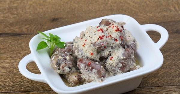 Куриные сердечки в сырном соусе .На 100 грамм - 177 ккал: Белки- 13,5 Жиры - 14,5 Углеводы - ...