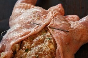 Фаршированная курица без костей.Такая фаршированная курица без костей предназначена для праздничного ... - 8
