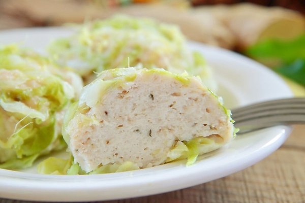 Куриные фрикадельки с капустой и сыром фета.Сохрани и приготовь Ингредиенты:Фета — 300 гФарш куриный ... - 5