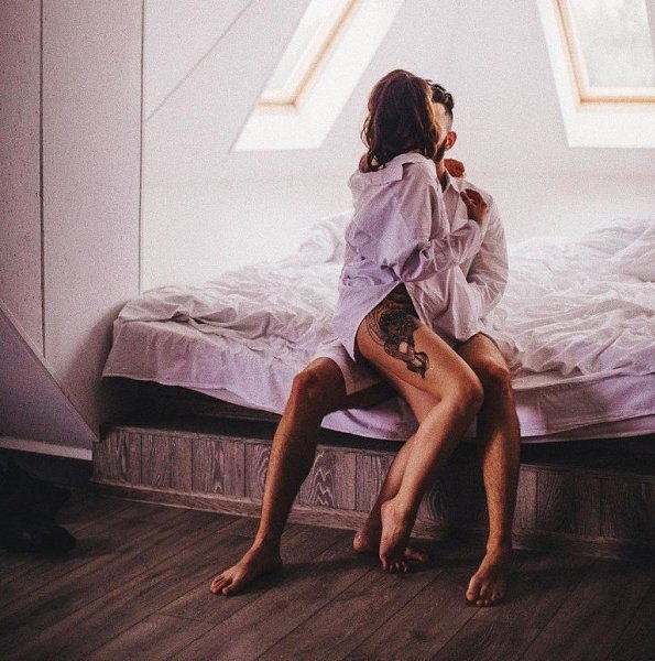 Он целовал её так , словно её губы были кислородом. С.Есенин