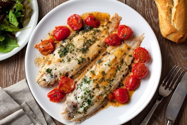 Белая рыба с соусом и овощами: низкокалорийно и вкусно .на 100грамм - 72.98 ккалБ/Ж/У - ...