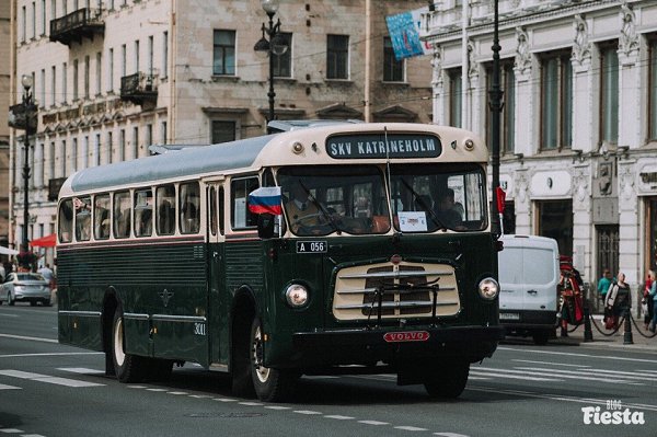 Парад ретротранспорта прошёл по Невскому в преддверии Дня города. Теперь старинные автобусы, ...