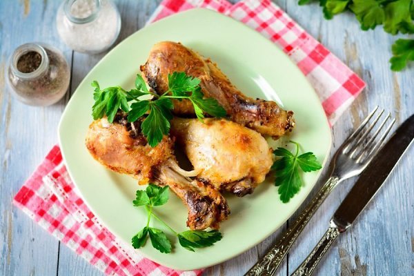 Куриные ножки в медово-горчичном соусе.Ингредиенты:Куриные голени — 500 гМед — 1,5 ст. л.Горчица — 2 ...