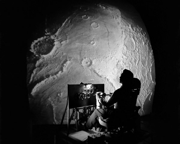 Тренажёр NASA для отработки действий во время посадки на Луну. США. 1961 год. #ноябрь19@phistory | ...