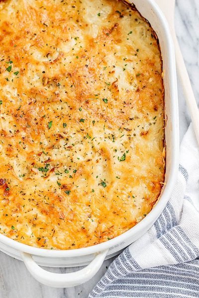 Картофельная запеканка с беконом и сливочным сыром.Ингредиенты:Картофель, очистить и нарезать — 6 ... - 8