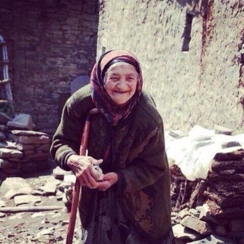 Бабушка — это самое трогательное из всего, что есть на земле. Бабушка — это значит: прощать и ...