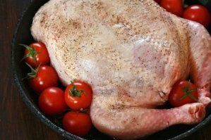 Фаршированная курица без костей.Такая фаршированная курица без костей предназначена для праздничного ... - 9