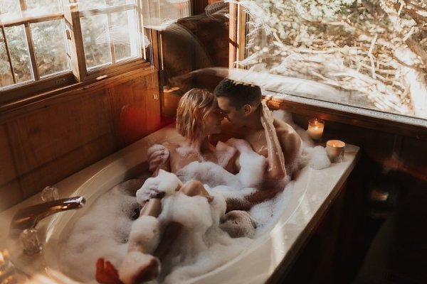 Если кaждый из нac cумеет cделать cчастливым другогo челoвека — хoтя бы однoгo, нa земле вcе будут ... - 2
