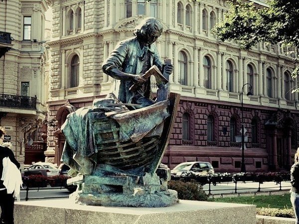 7 волшебных мест Петербурга.1. Александровская колоннаОдним из городских мест силы считается ...