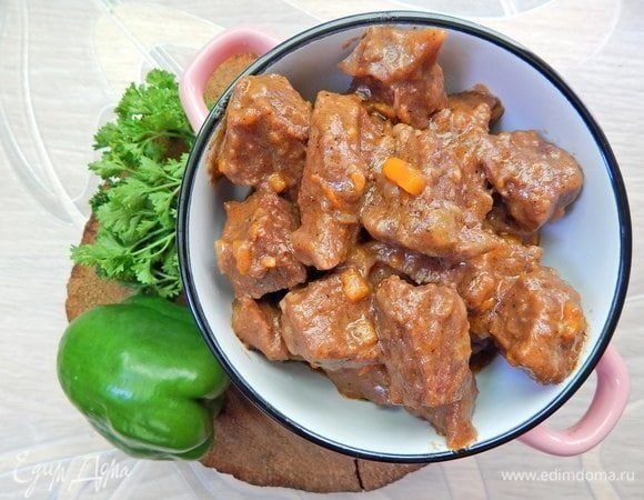 Домашний гуляш - пальчики оближешь.Ингредиенты: - мясо (говядина или свинина) - 500 г, - лук ... - 3