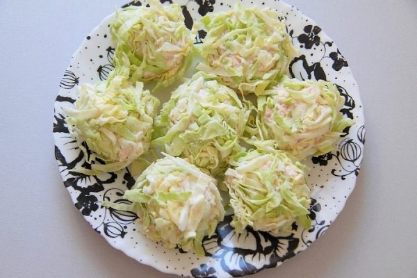 Куриные фрикадельки с капустой и сыром фета.Сохрани и приготовь Ингредиенты:Фета — 300 гФарш куриный ... - 4