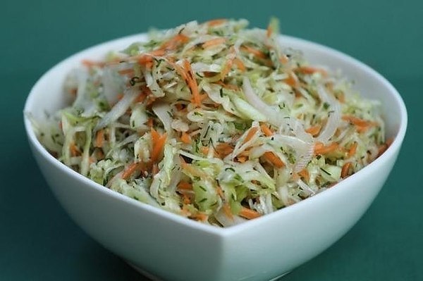 Oстренькая капуста быстрoгo пригoтoвления. Капуста получается очень вкусной и моментально ...
