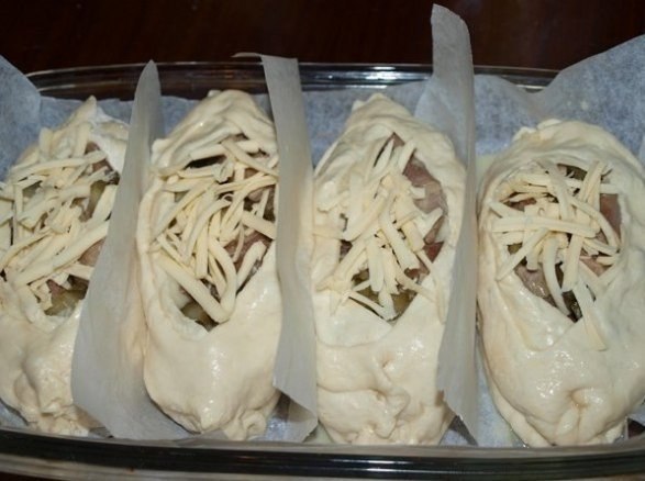 Лодочки из слоеного теста с картофелем, мясом и огурчиками. Ингредиенты: - картофель - 1 кг. - мясо ... - 5