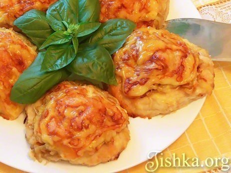 «Стожки» с куриным фаршем.Ингредиенты:Для 6-ти котлет:•500 г куриных грудок (2 средние грудки)•1 ...