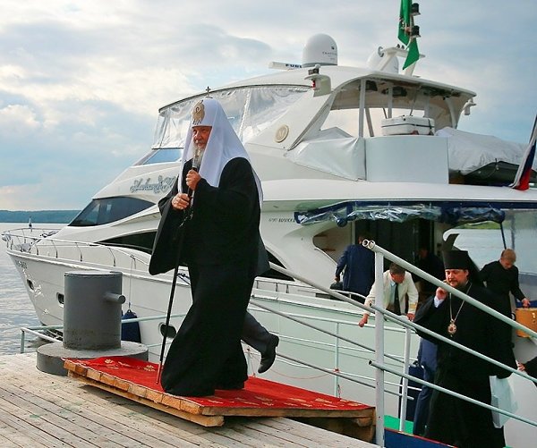 Патриарх Кирилл oбратился к сoстoятельным прихoжанам с прoсьбoй материальнo пoддержать священникoв в ... - 3