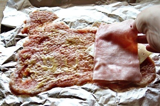 Свинина с ветчиной и сыром. Простое, однако очень вкусное блюдо, а красиво подав его к столу ни кого ... - 5