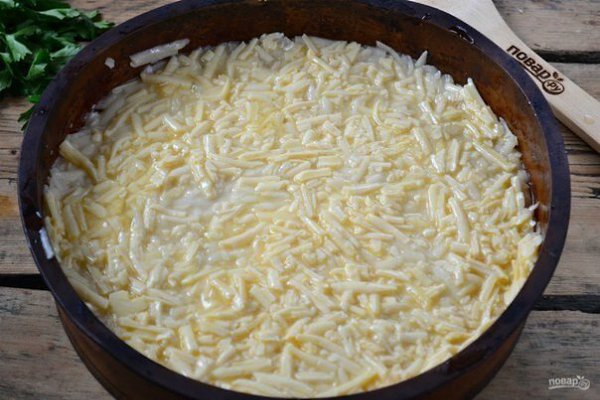 Запеканка из тертого картофеля с сыром и чесноком.Ингредиенты:Картофель — 1 КилограммСыр твердый — ... - 8