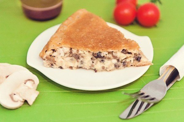 Блинный пирог.Ингредиенты:Блины — 10–12 шт.Грудка куриная (отваренная) —1 шт.Шампиньоны — 500 гСыр ...