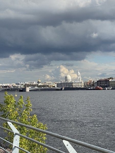 В центре Петербурга есть набережная, про которую мало кто знает. Она находится на территории ЖК ... - 2