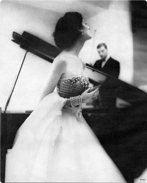 Harpers Bazaar, 1952. oo: a aa