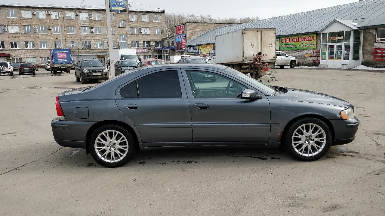 . 350000. . Volvo S60 2006.  2.4, . .    . ... - 5