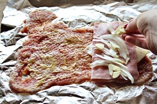Свинина с ветчиной и сыром. Простое, однако очень вкусное блюдо, а красиво подав его к столу ни кого ... - 6