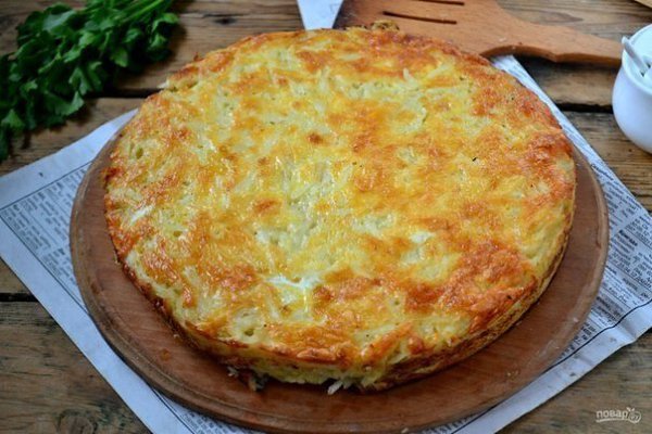 Запеканка из тертого картофеля с сыром и чесноком.Ингредиенты:Картофель — 1 КилограммСыр твердый — ... - 9