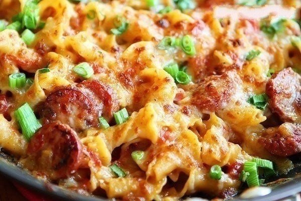 Паста с пряными колбасками.Нация, которая ест макароны с хлебом - непобедима! А как насчет ...