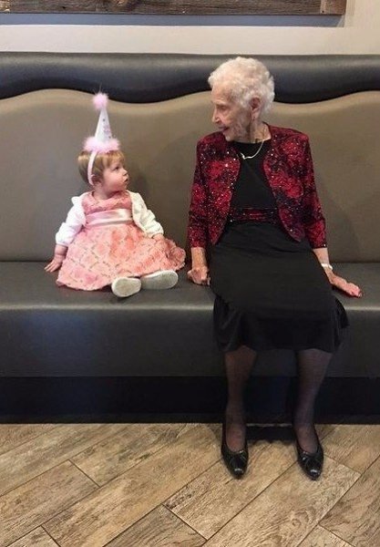 Розали и её праправнучка Дэлани родились в один день с разницей ровно в 100 лет