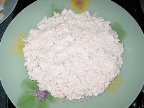 Очень вкусный салат.Ингредиенты:- 1/2 куриного филе- 2 шт. отварных яиц- 1 крупный огурец- 50 г ... - 2