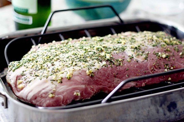 Свиная вырезка с чесноком и розмарином.Ингредиенты:кусок свинины (лучше всего от окорока или ... - 3