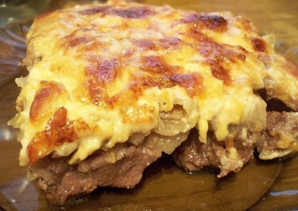 Говядина по-купечески с сыром и грибами.Ингредиенты:Мякоть говядины куском - 500 гШампиньоны свежие ...