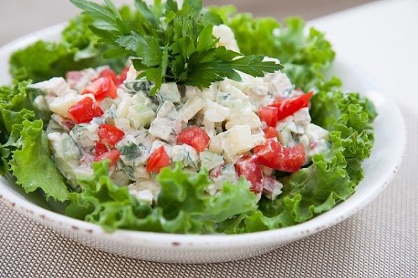 Салат по-гальски! Ингредиенты -отварной картофель – 2-4 шт. -огурец свежий - 2 шт. -яйца — 2 шт. ...