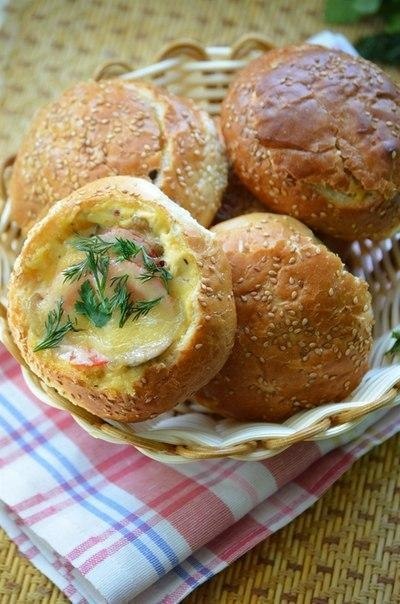Фаршированные булочки - быстрый завтрак .Ингредиенты Булочки с кунжутом — 5 шт Грибы — 100 г Лук ...
